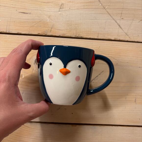 Wondershop Link Feng NWT 16oz Christmas Earthenware Snow Much Fun Penguin Mug - Picture 2 of 7